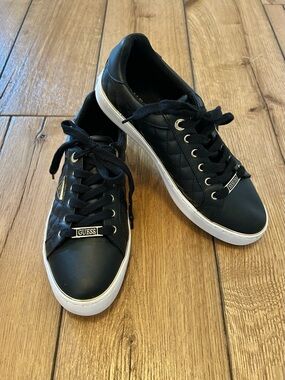 GUESS Los Angeles Loven Black Quilted Low Top Sneakers w/ Gold Accents W 10M EUC